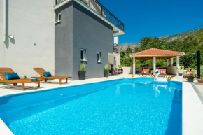 Отель Luxury Villa Emma with Private Pool  Трстеник